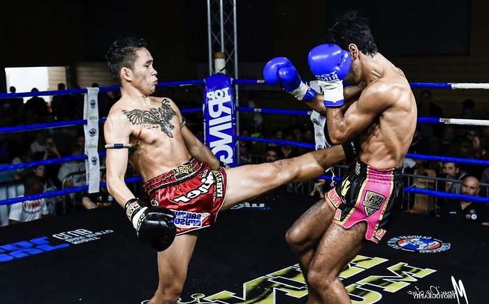 Comment effectuer des combinaisons de coups en boxe Thaï